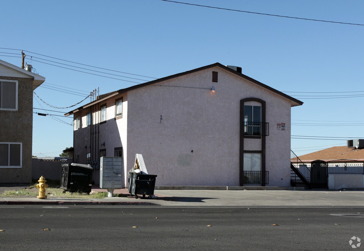 Foto del edificio - 803 Major Ave. North