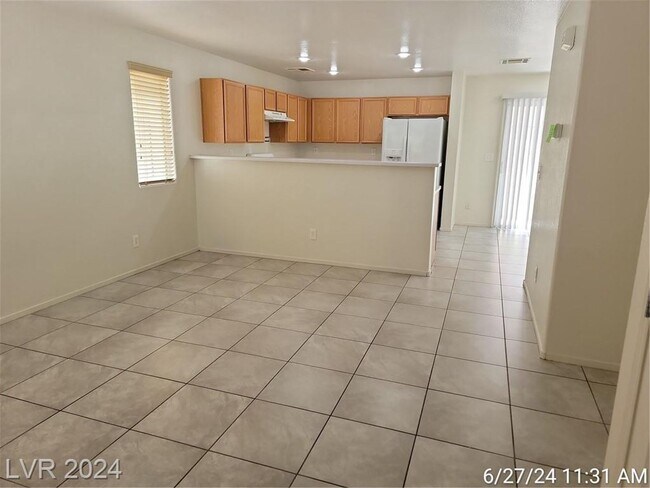 Building Photo - CUTE SUNRISE MANOR HOME LOCATED AT END OF ...