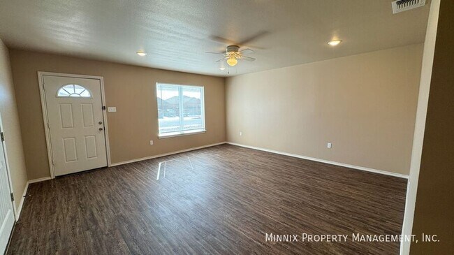 Foto del edificio - 2425 N Ave O