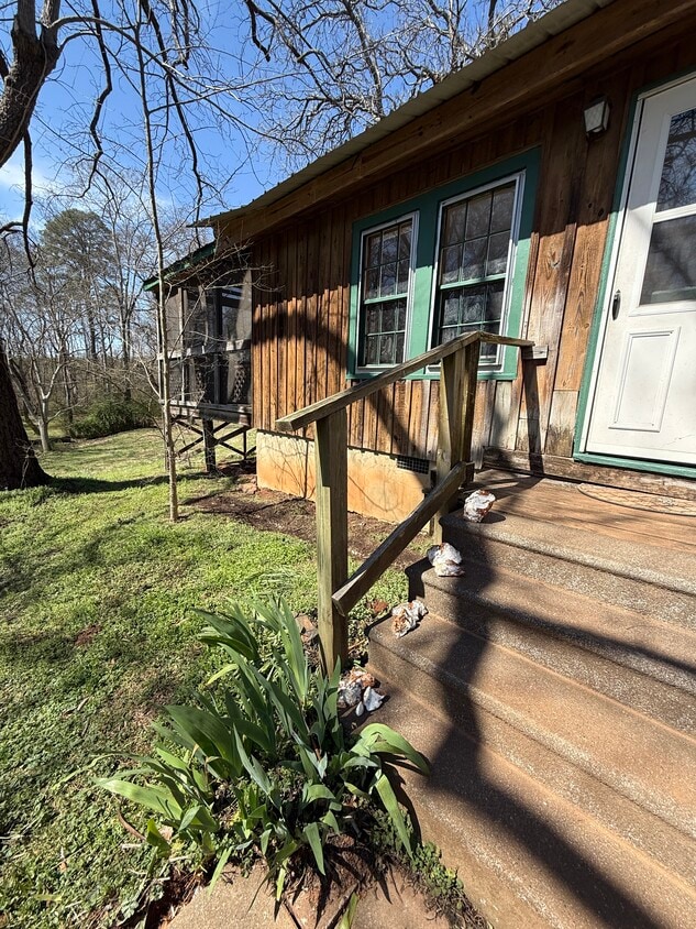 Building Photo - 130 Old Goldston Rd