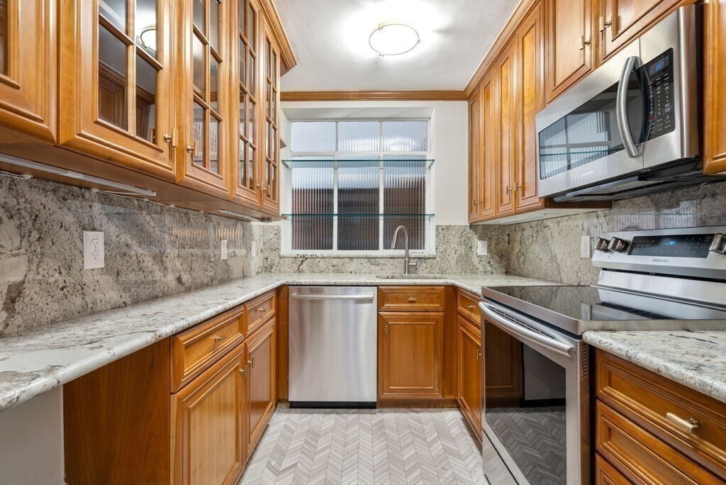 Primary Photo - 275 Beacon St