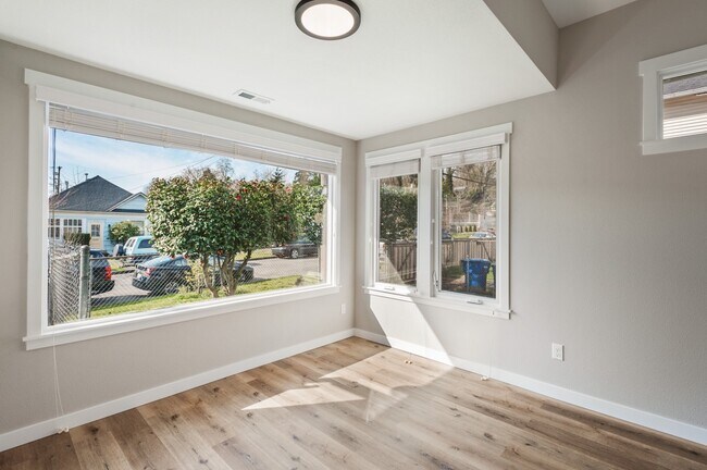 Foto del edificio - Conveniently located Single-family house available for Rent!