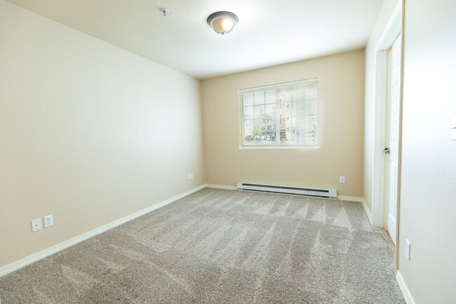 Building Photo - Ground Level Promenade Condo