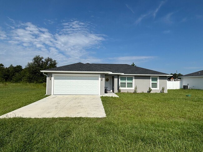 Foto del edificio - 2025 Newer House 3/2/2 fenced backyard. No carpet