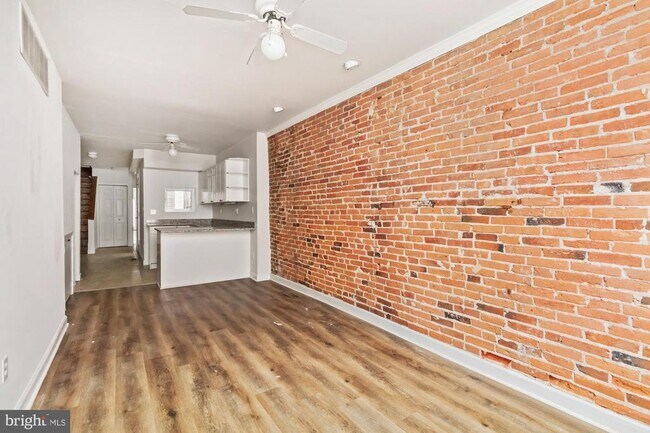 Building Photo - 1122 William St