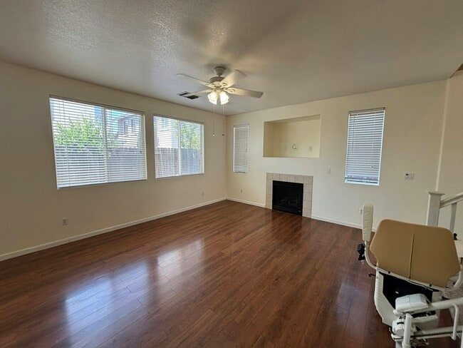 Photo - 301 Dragonfly Cir House