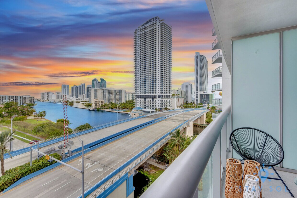 Primary Photo - 2602 E Hallandale Beach Blvd