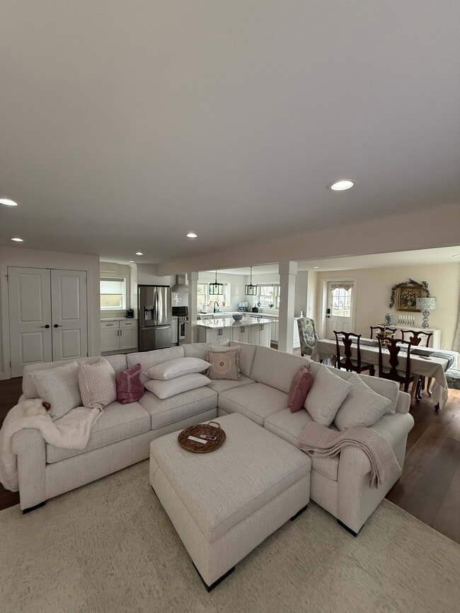 Open floorpan - 5 Crescent Dr