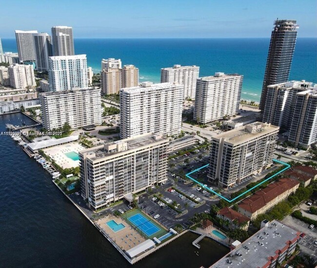 Foto del edificio - 2049 S Ocean Dr