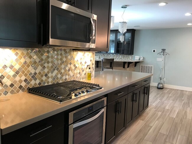 Building Photo - Gorgeous 3 bedroom home available now