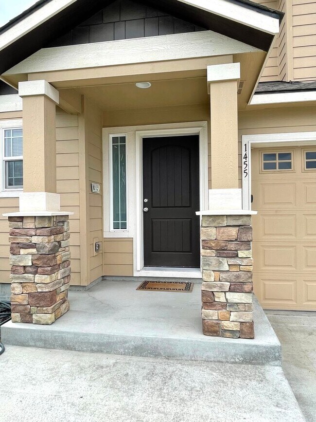 Foto del edificio - Beautiful Corner Lot Home for Rent in Badg...