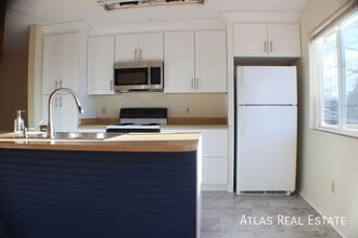 Building Photo - 9415 Brentwood St