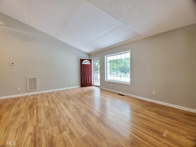 Foto del edificio - 124 Westwood Rd