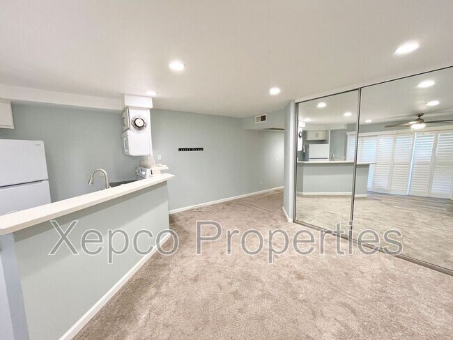 Foto del edificio - 5300 E Waverly Dr