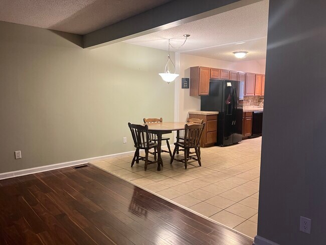 Dining Area - 605 Redstone Dr