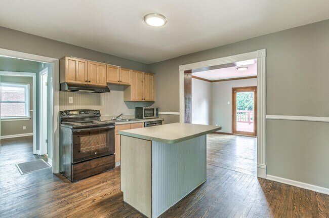 Building Photo - 4 N Duchesne Dr