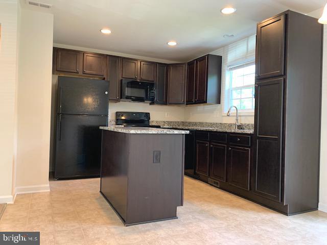 Foto del edificio - 10415 Westgate Ct