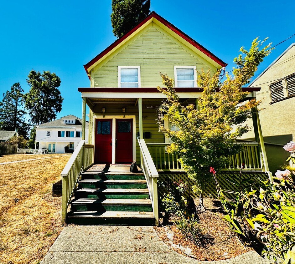 Foto principal - 137-B Court St. Petaluma, CA 94952