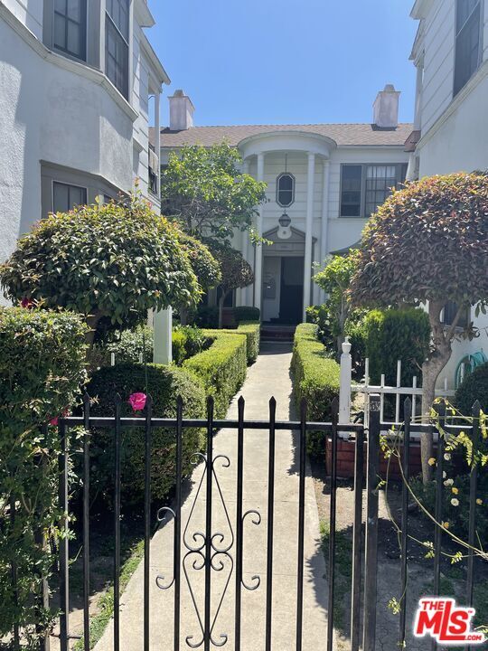 Foto principal - 750 N St Andrews Pl