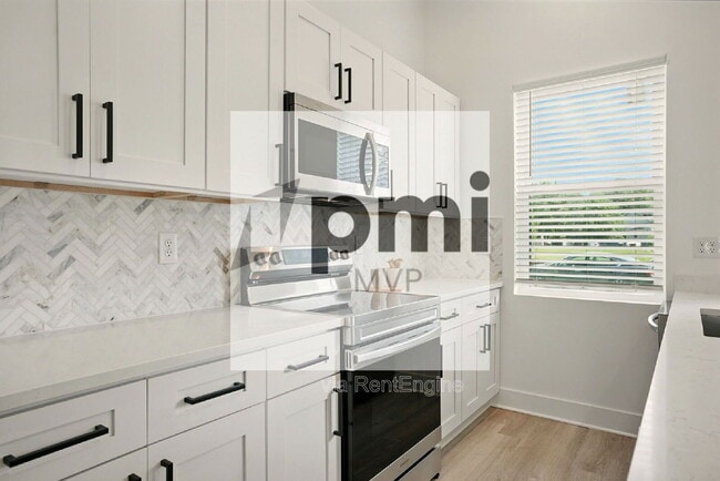 Building Photo - 92 E Innis Ave