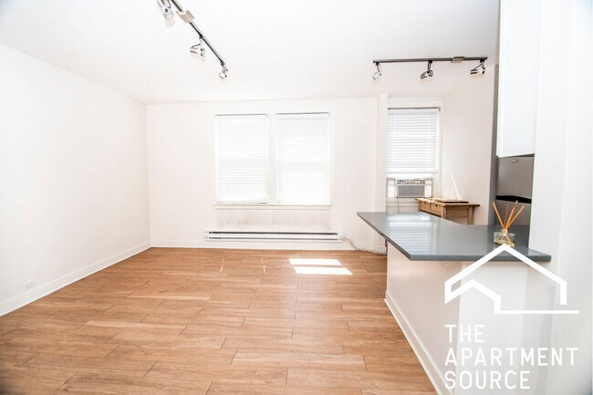 Foto del edificio - 511 W Belmont Ave