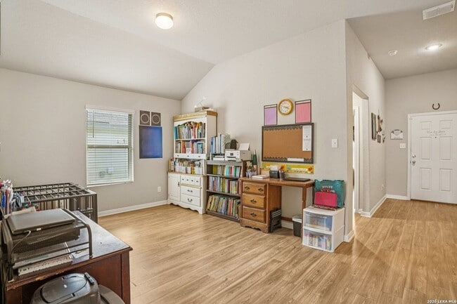 Building Photo - 633 Oleander Crk