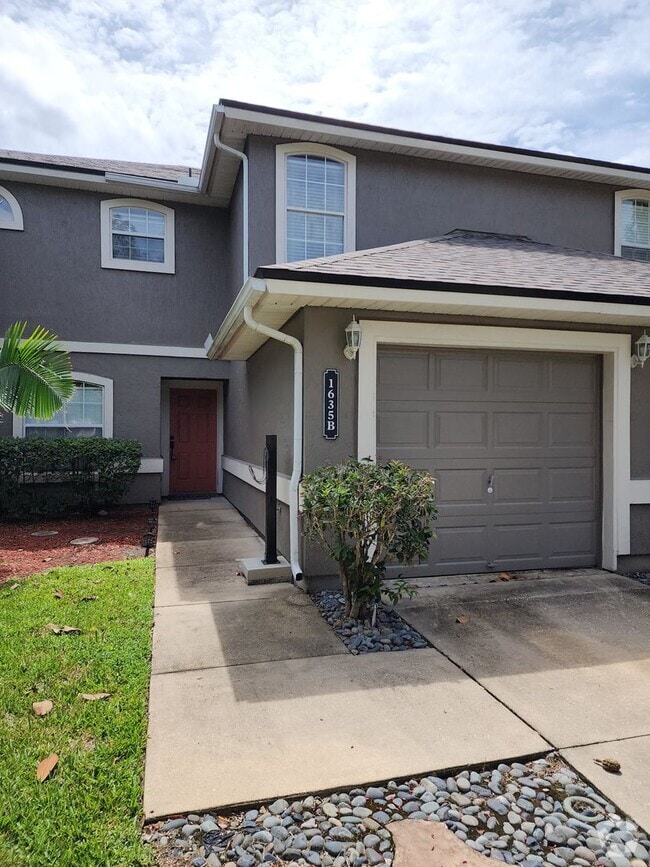 Building Photo - 1635 Vineland Cir