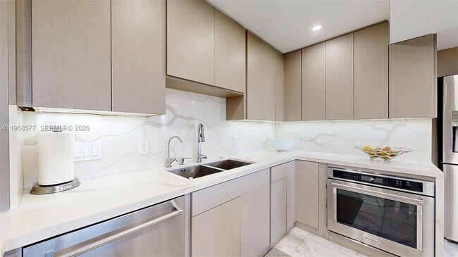 Foto del edificio - 600 Three Islands Boulevard