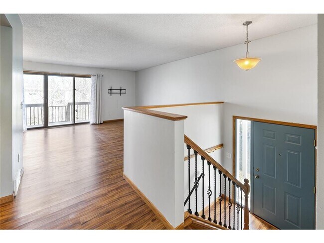 Foto del edificio - 324 W 5th St