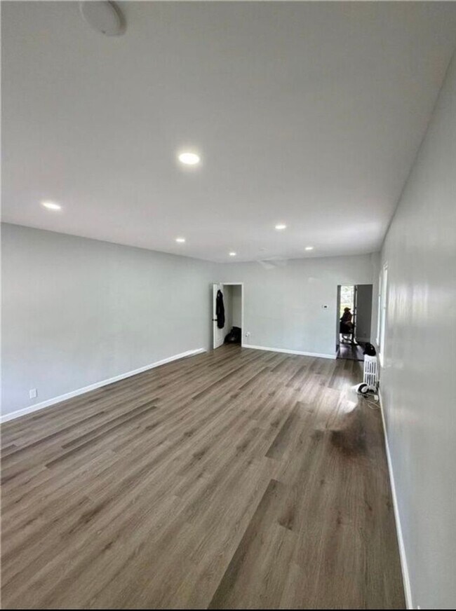 Foto del edificio - 225 Zerby Ave