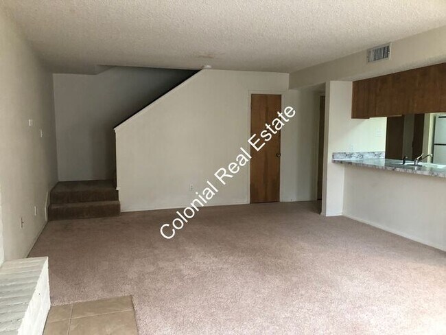 Building Photo - Spacious and updated 2 bedroom 1 and 1/2 b...