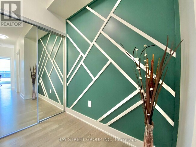 Building Photo - 30-1430 Roehampton Ave