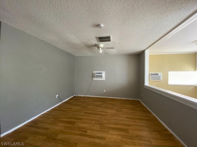 Foto del edificio - 17367/369 Dowling Dr-