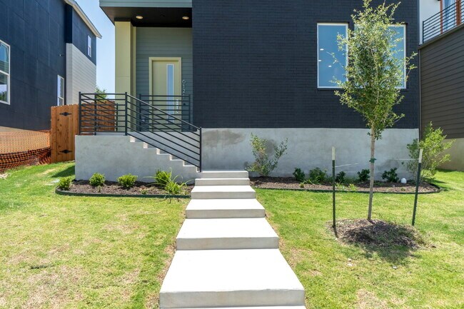 Foto del edificio - 6121 Sendero Hills Pky