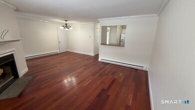 Building Photo - 8 Rose Ln