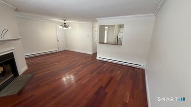 Building Photo - 8 Rose Ln