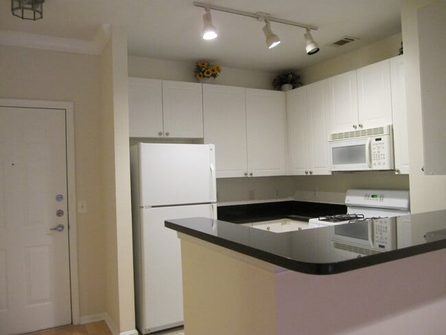 Building Photo - 2791 Centerboro Dr