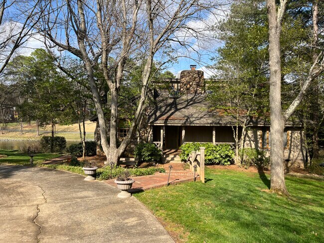 Building Photo - 5915 Mamolake Rd