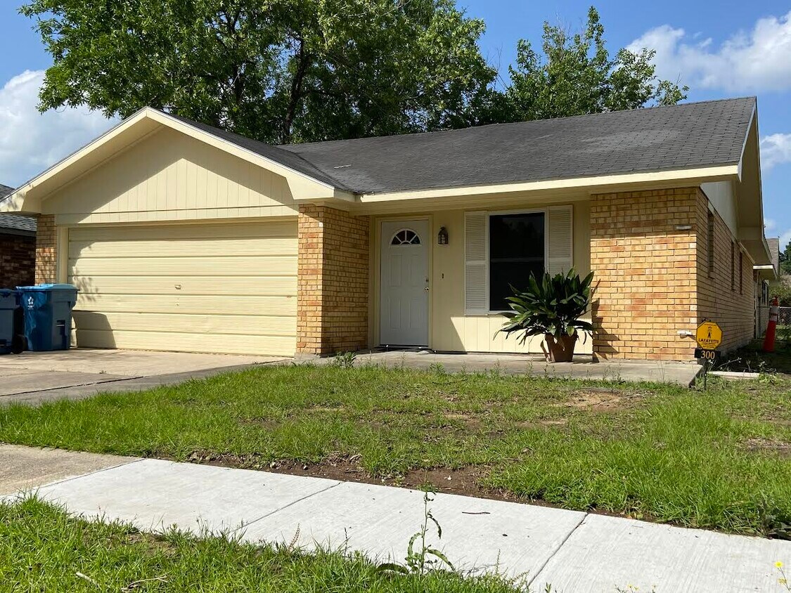 Primary Photo - 300 Brookwood Cir