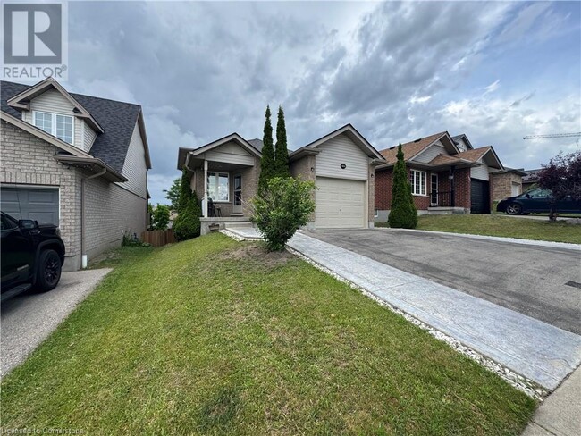 Building Photo - 160 Fallowfield Dr