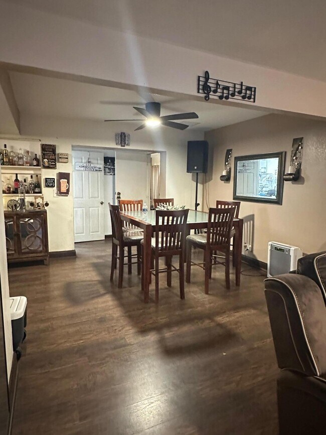 Foto del edificio - 4945 Sunny Ln Ave