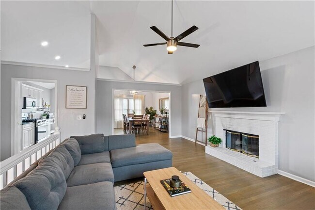 Foto del edificio - 2437 Pondside Pl NE