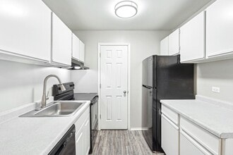 Building Photo - Park Trail Apartments