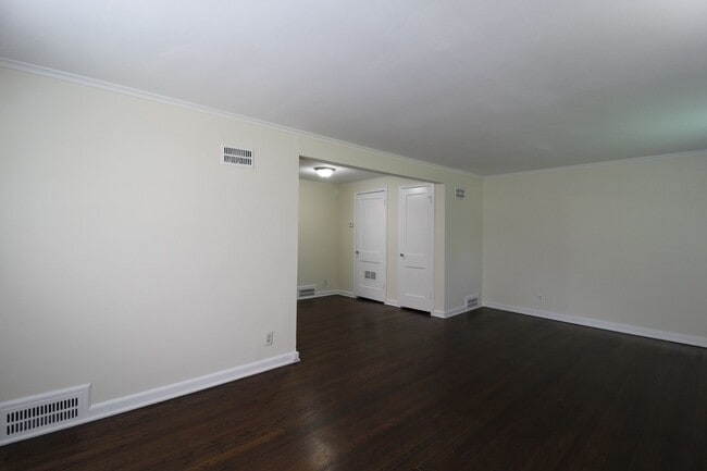 Building Photo - One Bedroom Duplex in North Kansas City