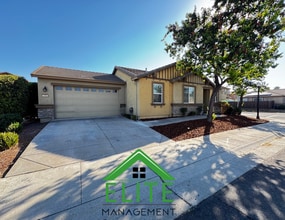 Building Photo - 410 Caravaggio Cir