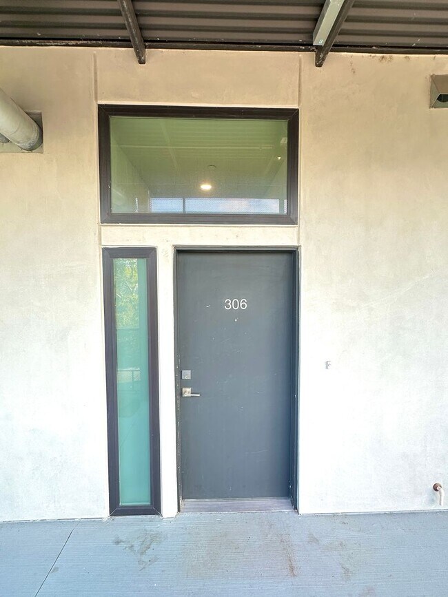 Foto del edificio - Stunning One bedroom/One bath Condo Locate...