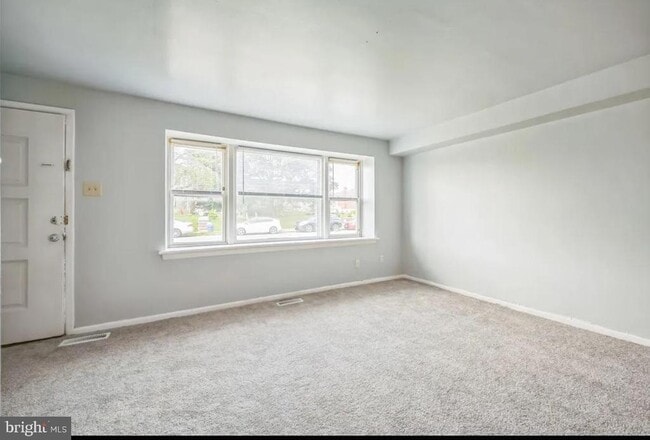 Building Photo - 2619 Tremont St