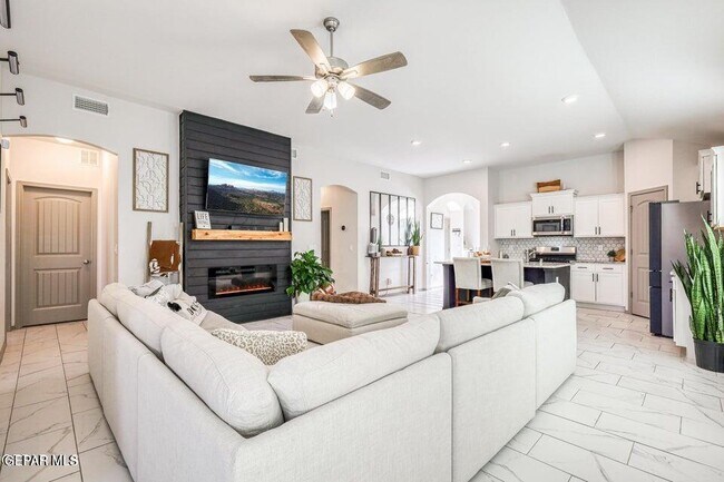 Foto del edificio - 329 Samuel Vis St