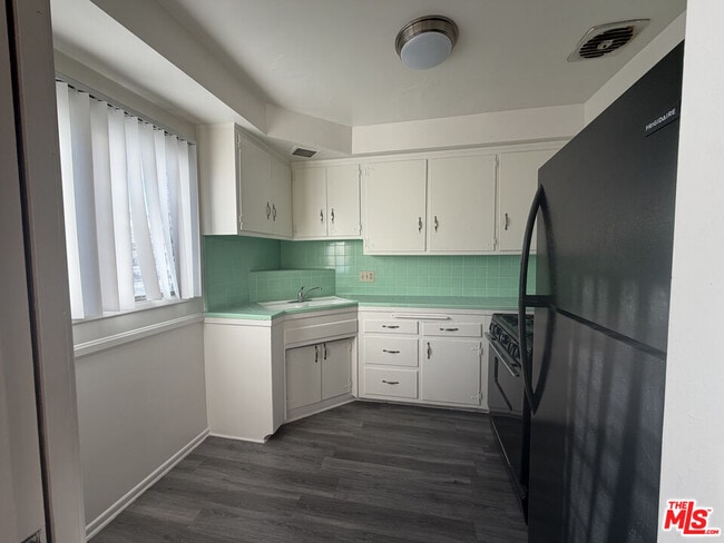 Foto del edificio - 742 S Plymouth Blvd