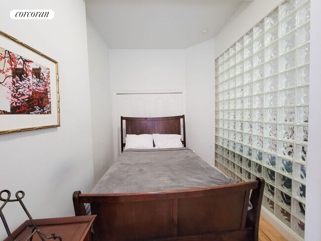 Foto del edificio - 344 E 51st St